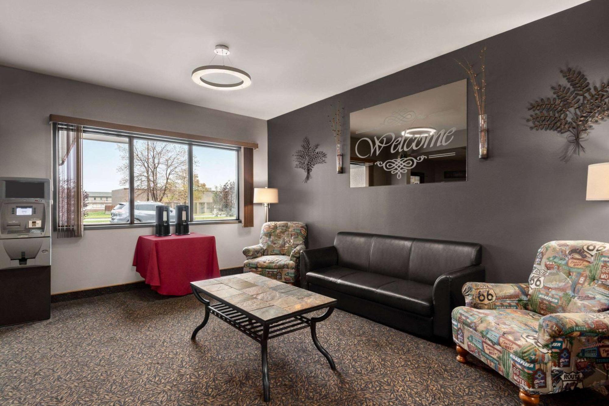 Travelodge By Wyndham Brandon Extérieur photo