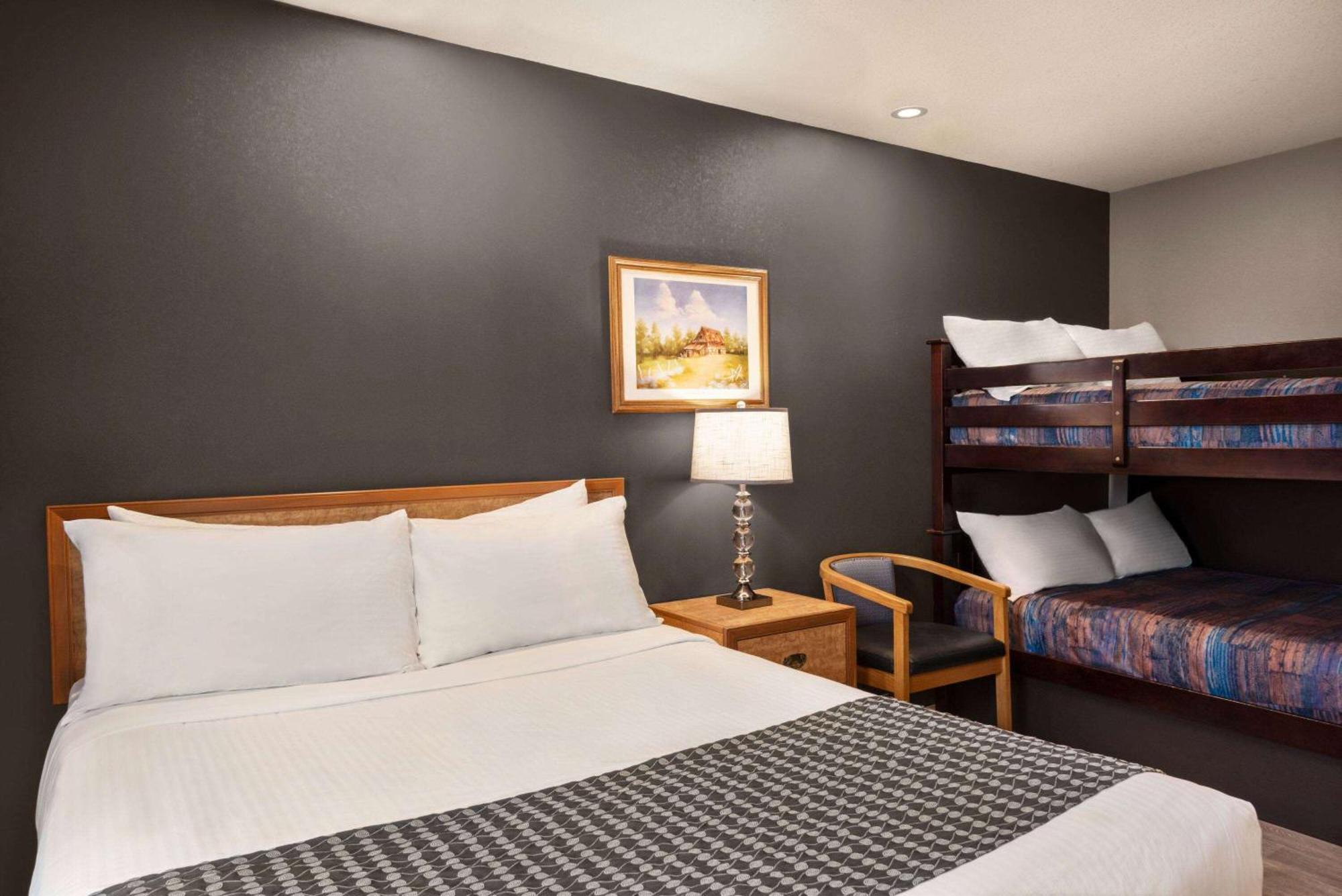 Travelodge By Wyndham Brandon Extérieur photo