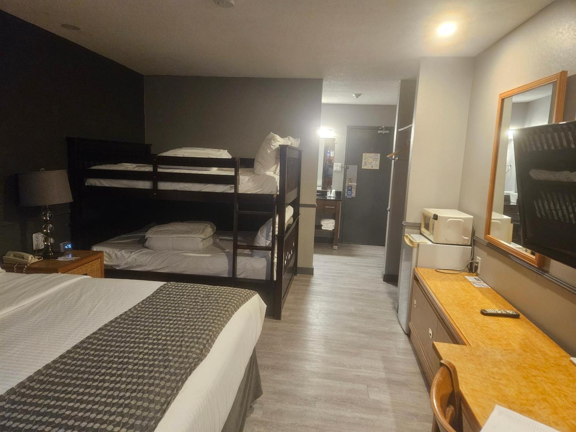 Travelodge By Wyndham Brandon Extérieur photo
