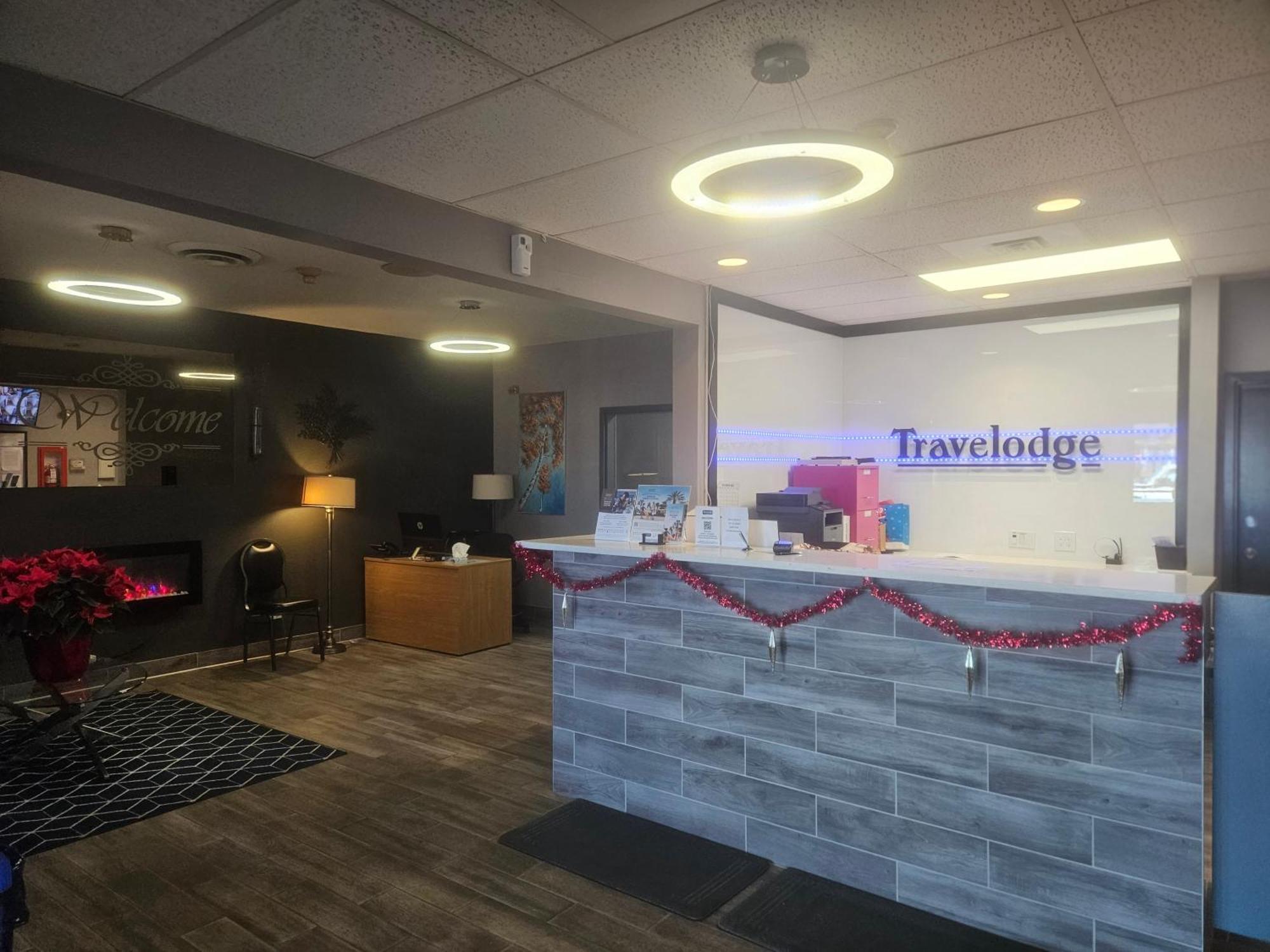 Travelodge By Wyndham Brandon Extérieur photo