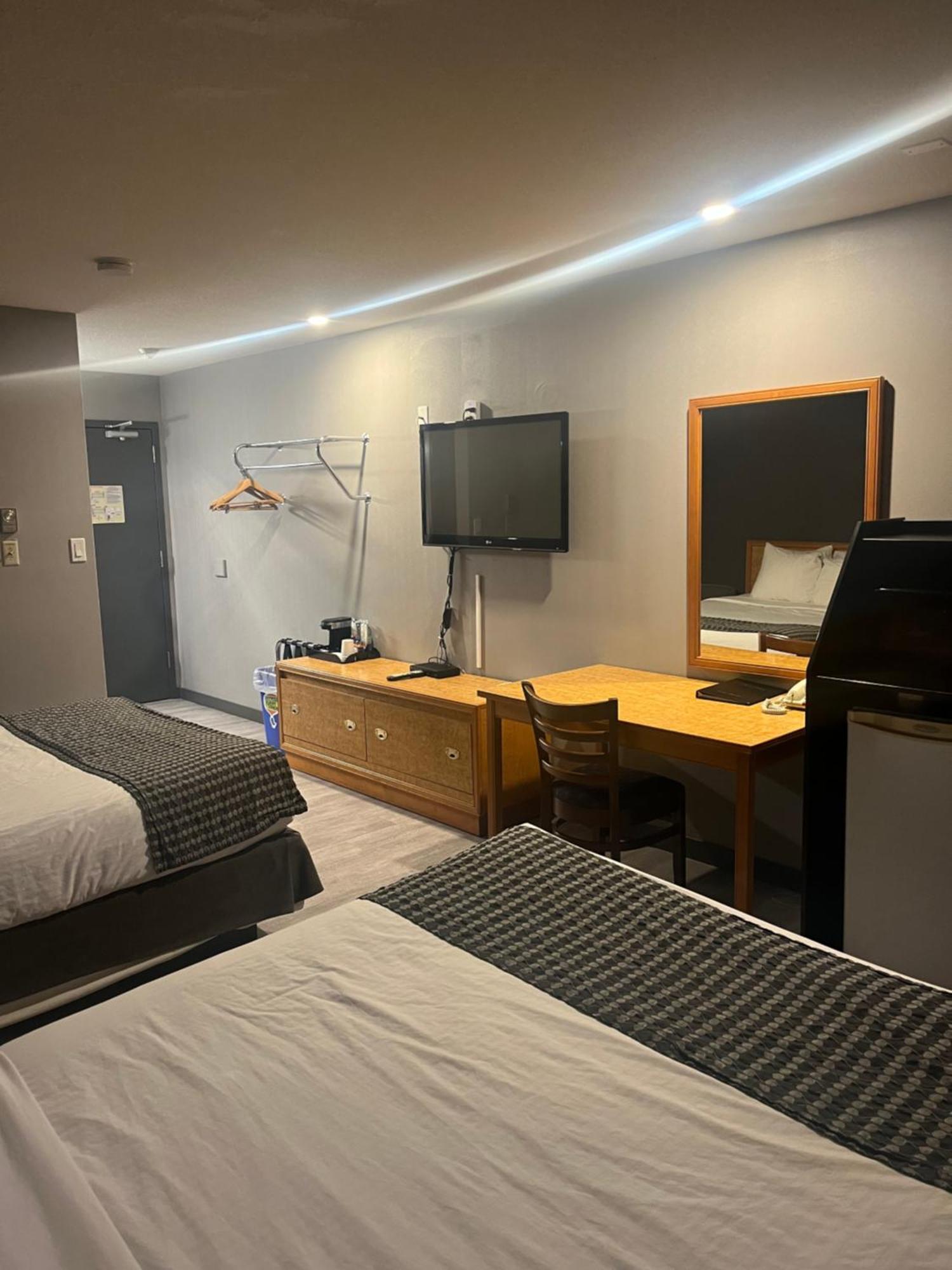 Travelodge By Wyndham Brandon Extérieur photo