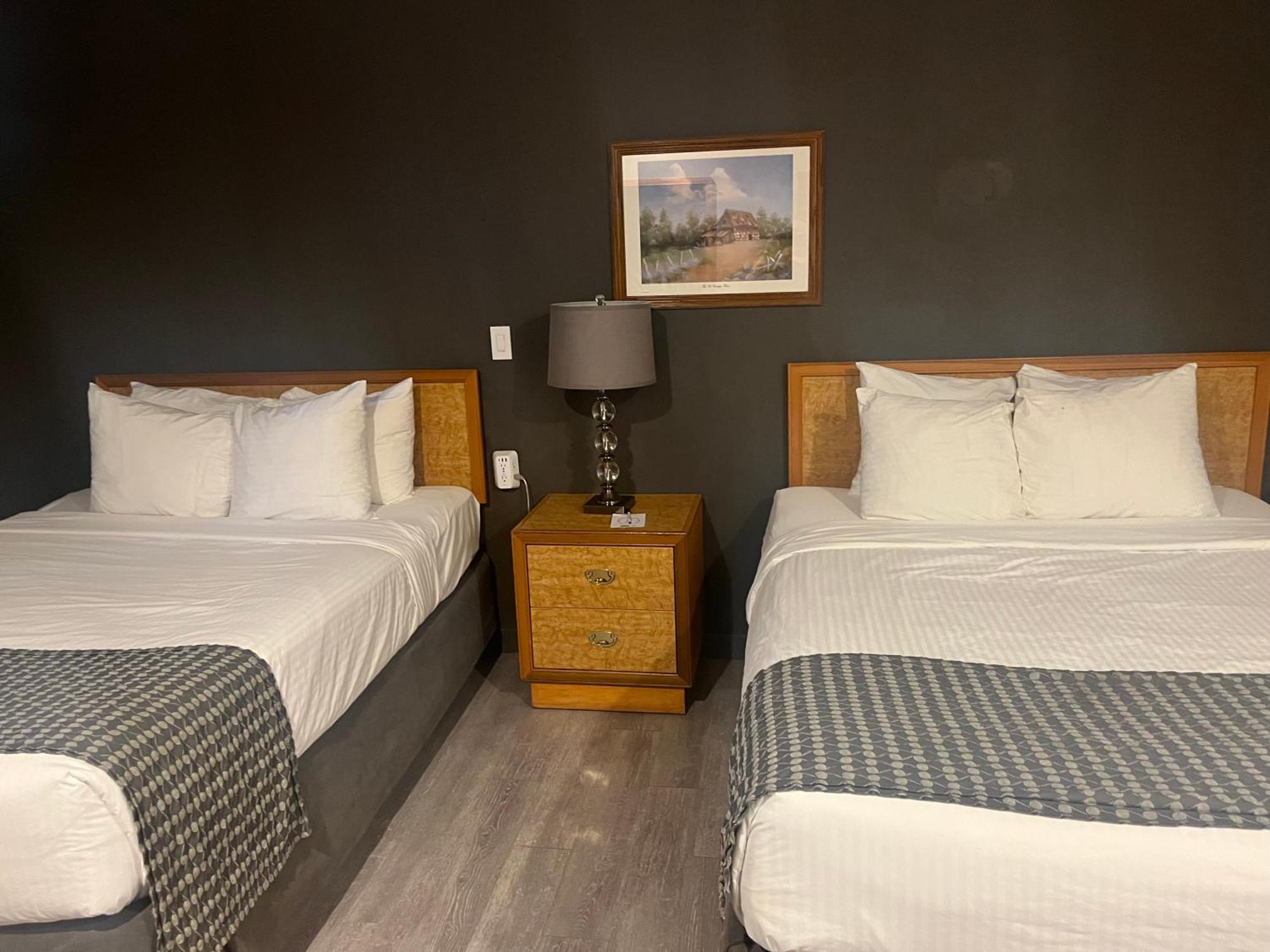 Travelodge By Wyndham Brandon Extérieur photo