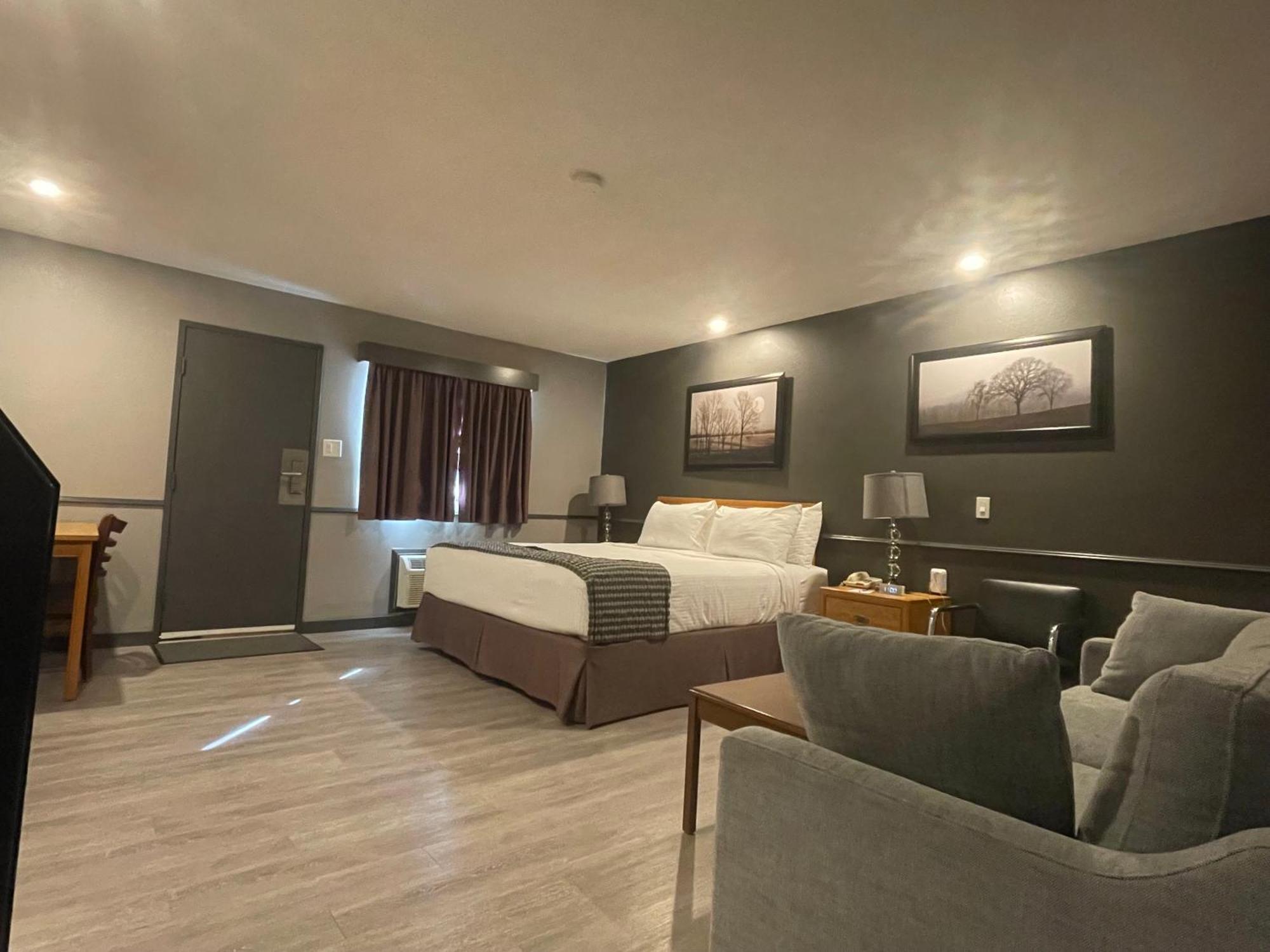 Travelodge By Wyndham Brandon Extérieur photo