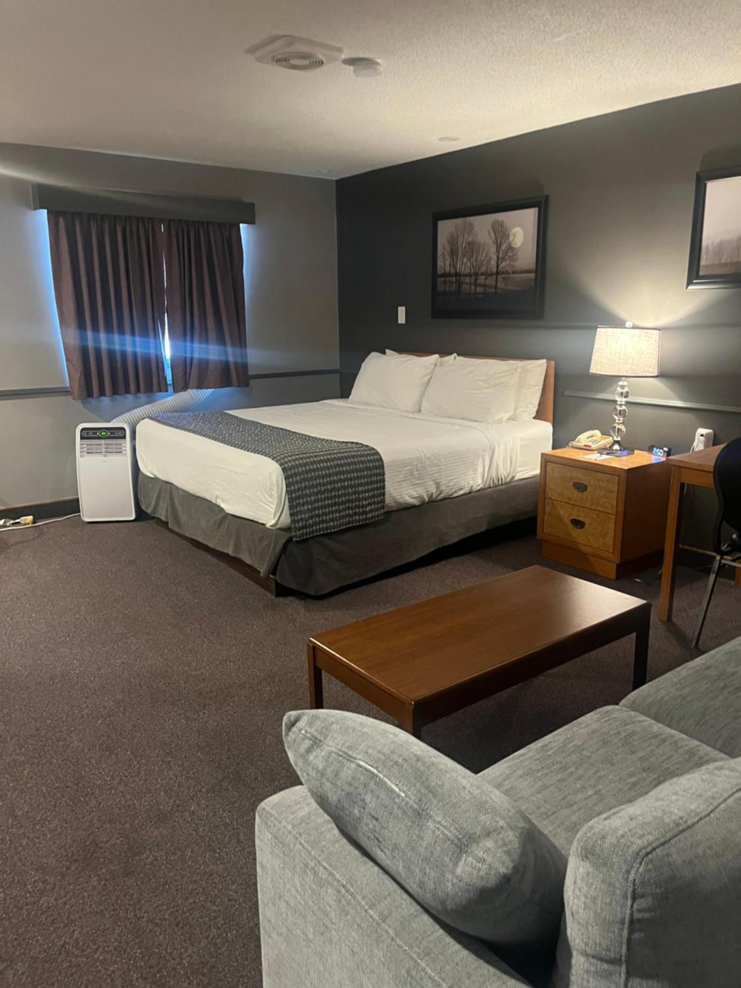 Travelodge By Wyndham Brandon Extérieur photo