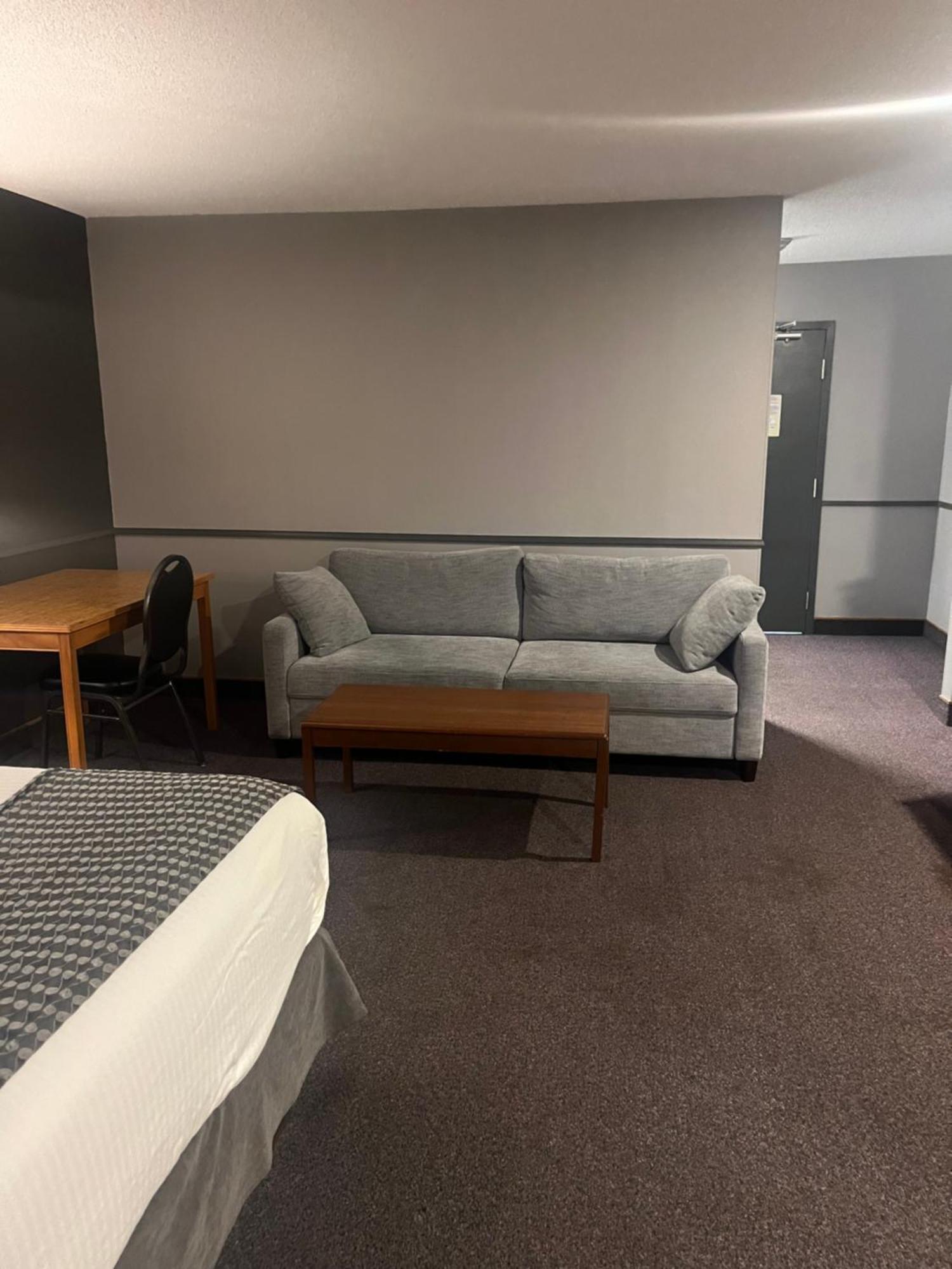 Travelodge By Wyndham Brandon Extérieur photo