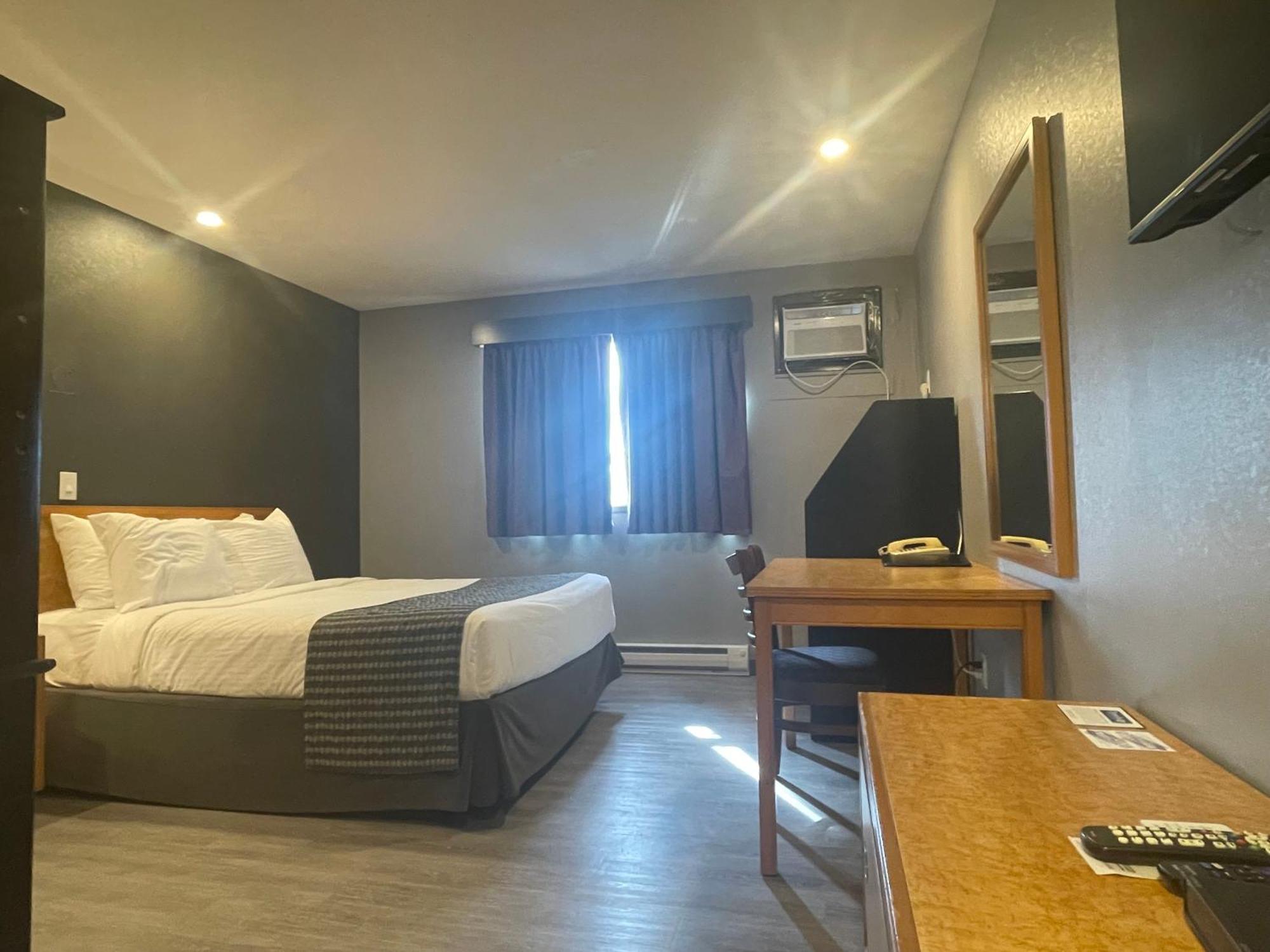 Travelodge By Wyndham Brandon Extérieur photo