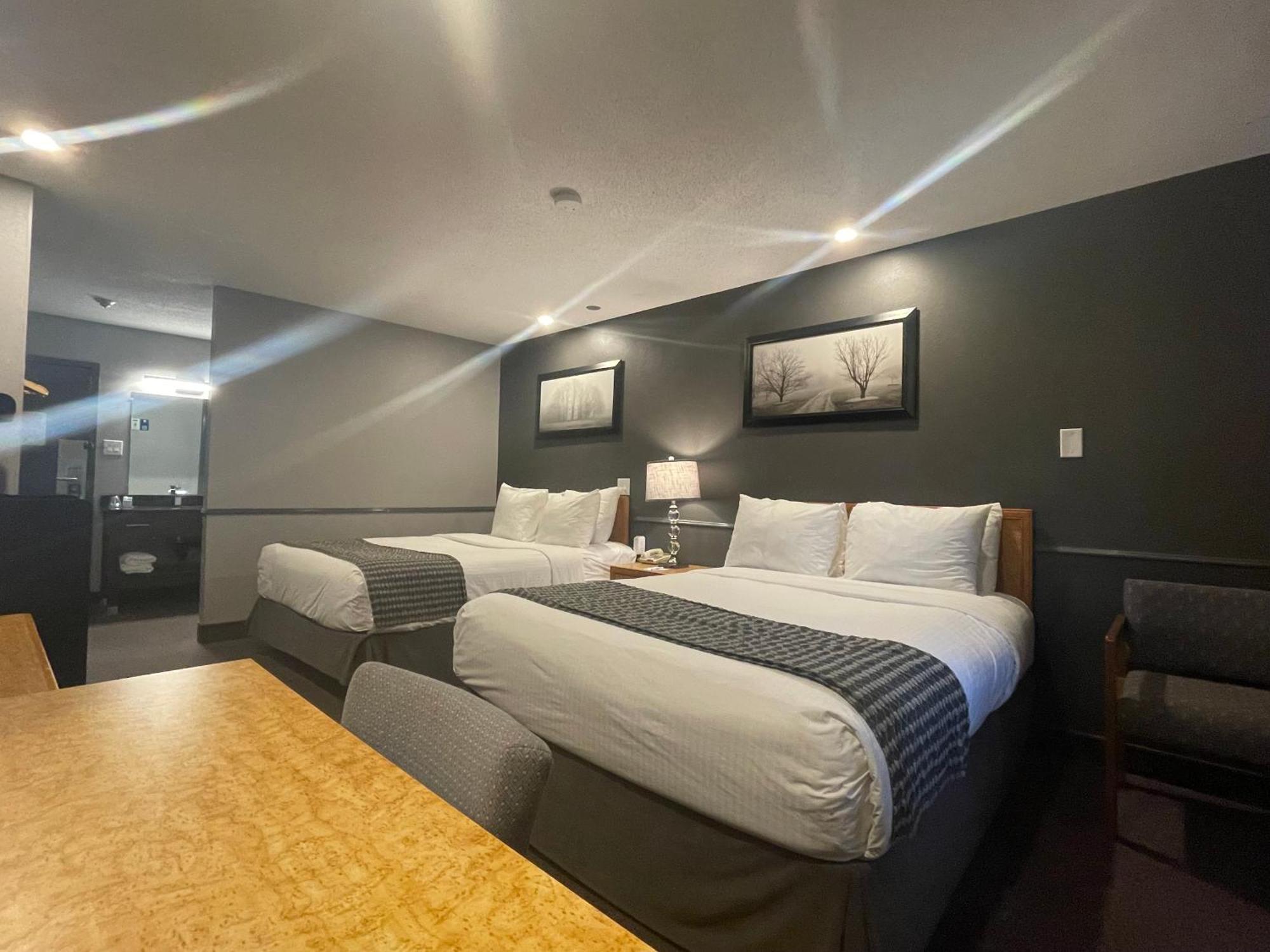 Travelodge By Wyndham Brandon Extérieur photo