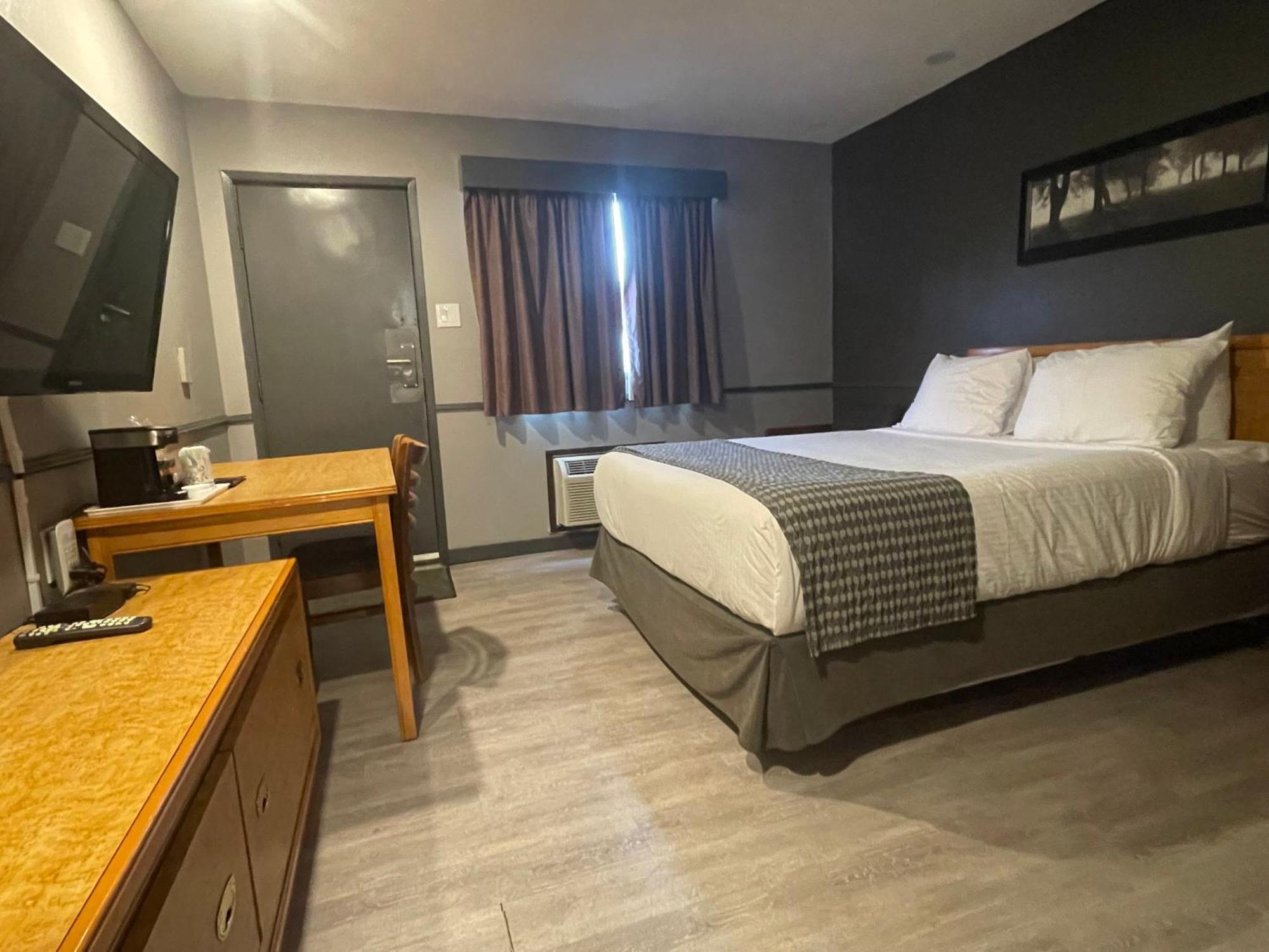 Travelodge By Wyndham Brandon Extérieur photo