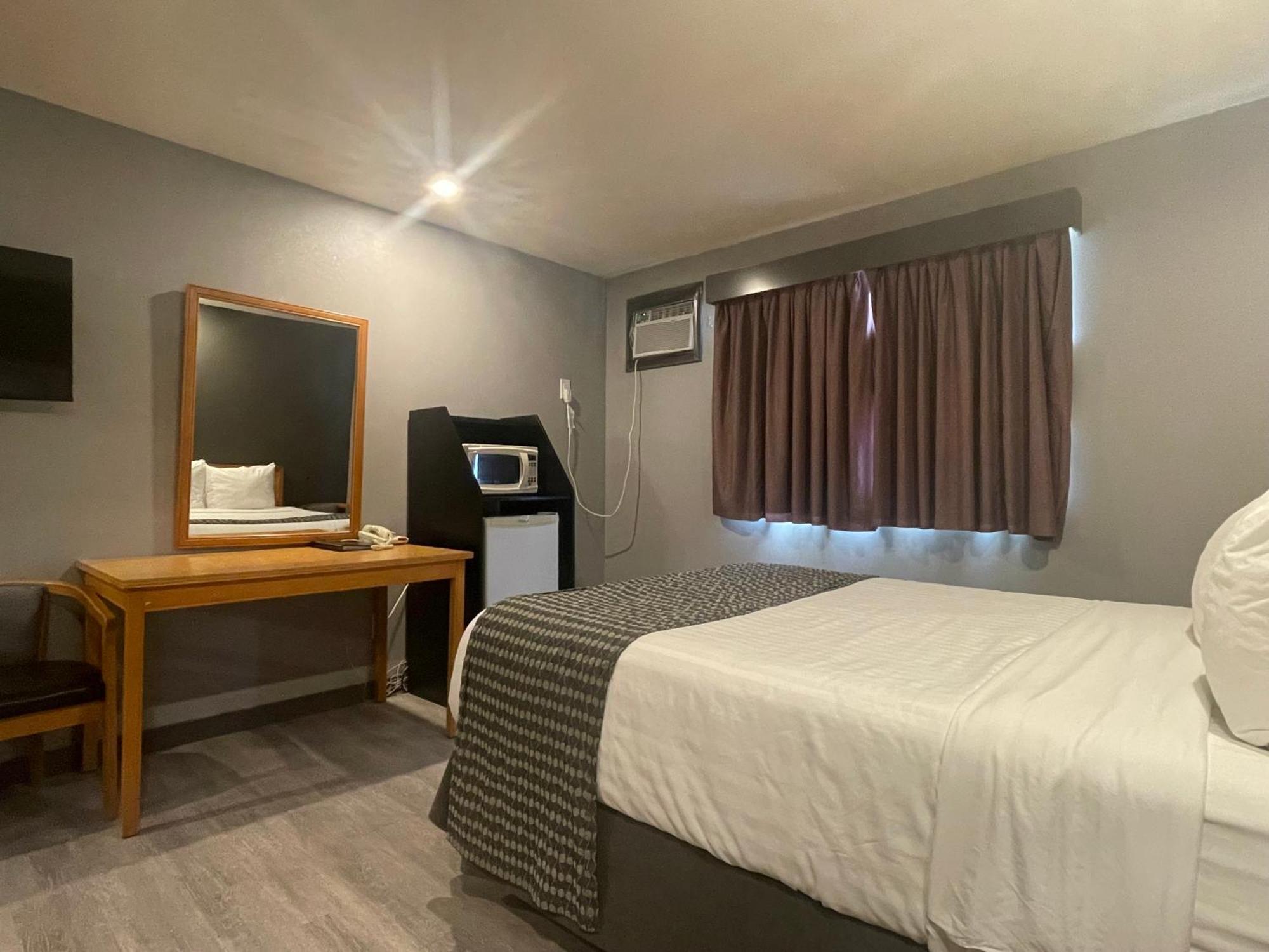 Travelodge By Wyndham Brandon Extérieur photo