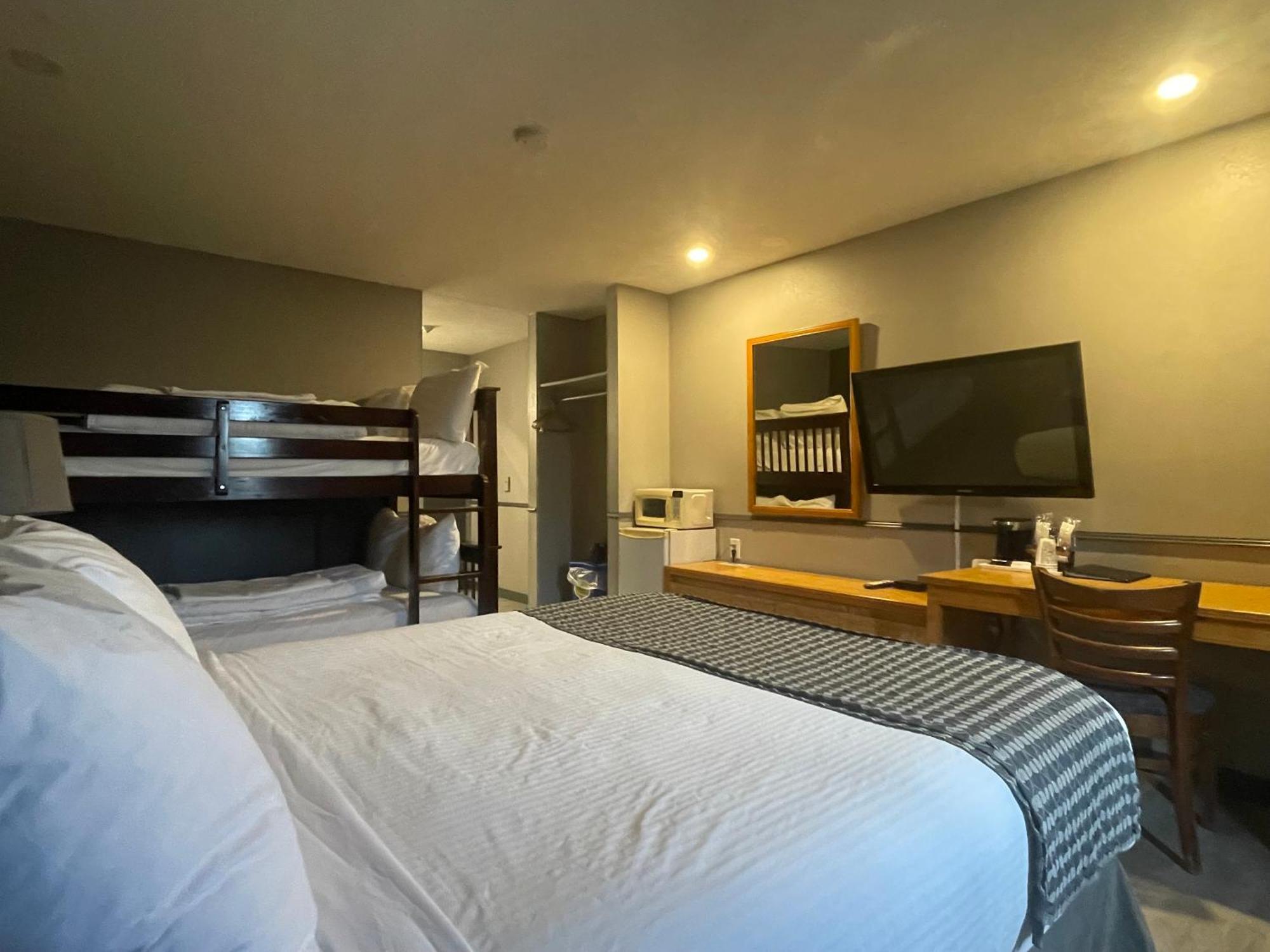 Travelodge By Wyndham Brandon Extérieur photo