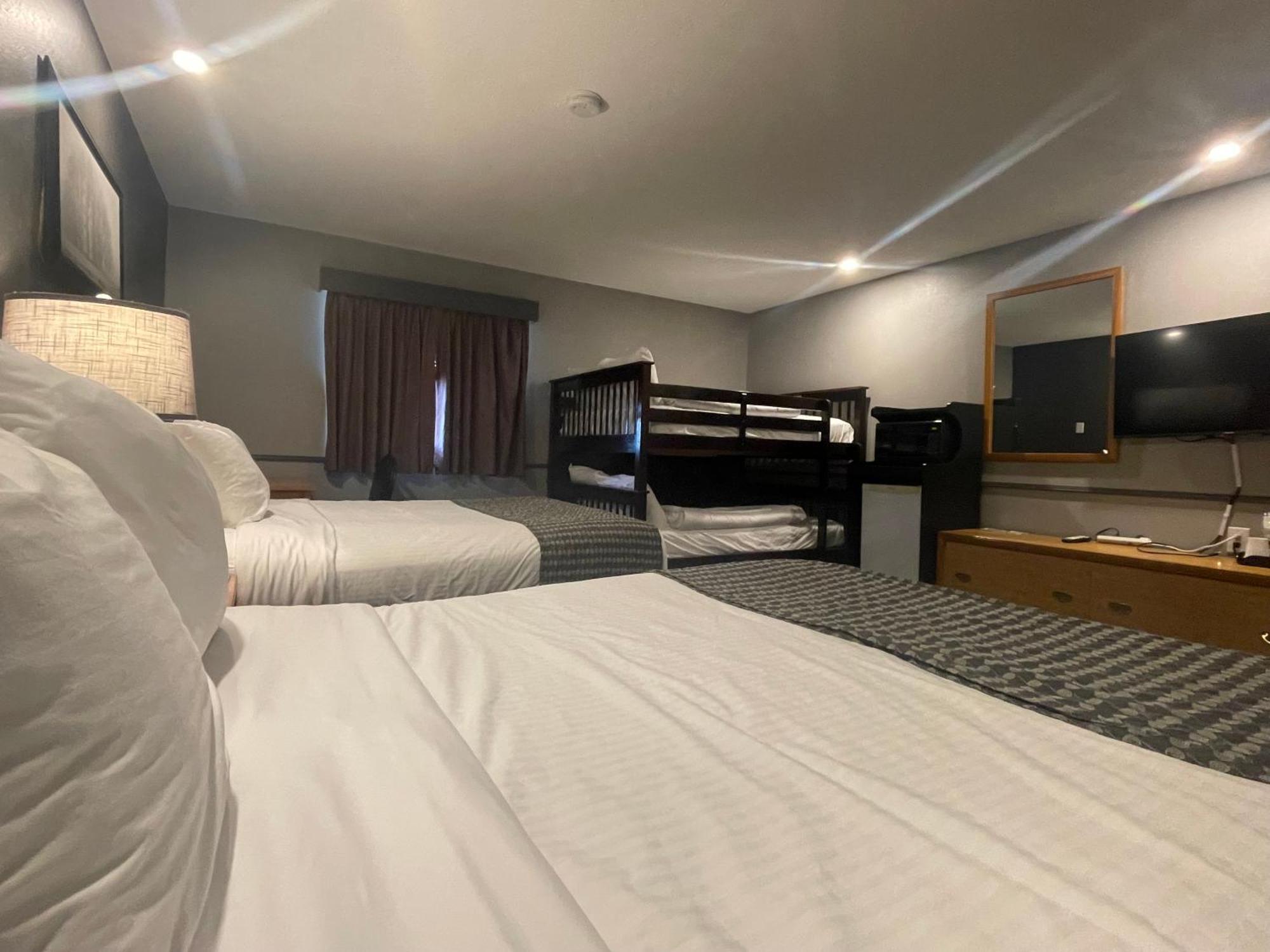 Travelodge By Wyndham Brandon Extérieur photo